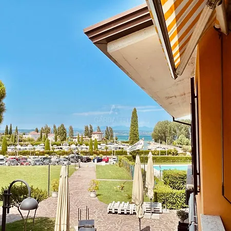 Mercury - Vista Con Piscina Lägenhet Sirmione